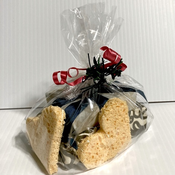 Gift Set HEART Shaped Sponges Bath Soaps Snowy Apple Scent - Picture 5 of 12